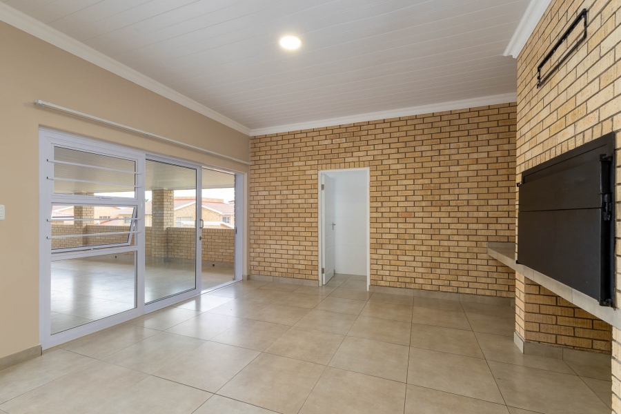 4 Bedroom Property for Sale in Menkenkop Western Cape